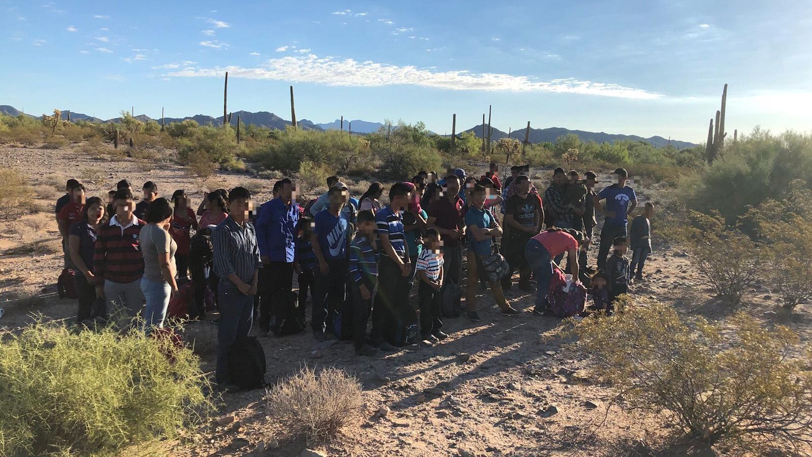 Officials apprehend 2 large migrant groups near Arizona-Mexico border